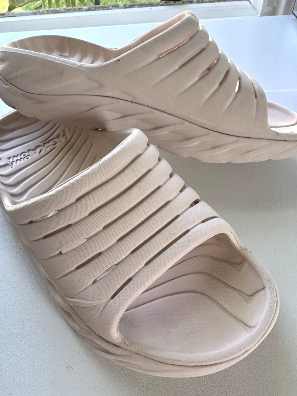 Women's HOKA ONE ONE recovery slides, pale pink, Size 7